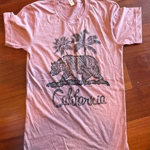 Comfortably soft Tee🐻‍❄️. Made in California. XS shirt.